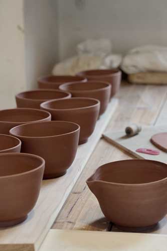 Open image in slideshow, Pottery Wheel Throwing Coaching • Private one on one (2 hours)
